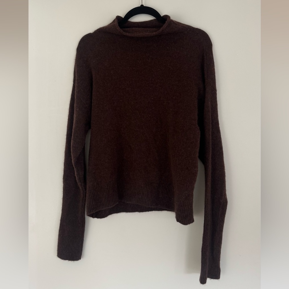 Cashmere Wilfred Aritzia Sweater - Medium